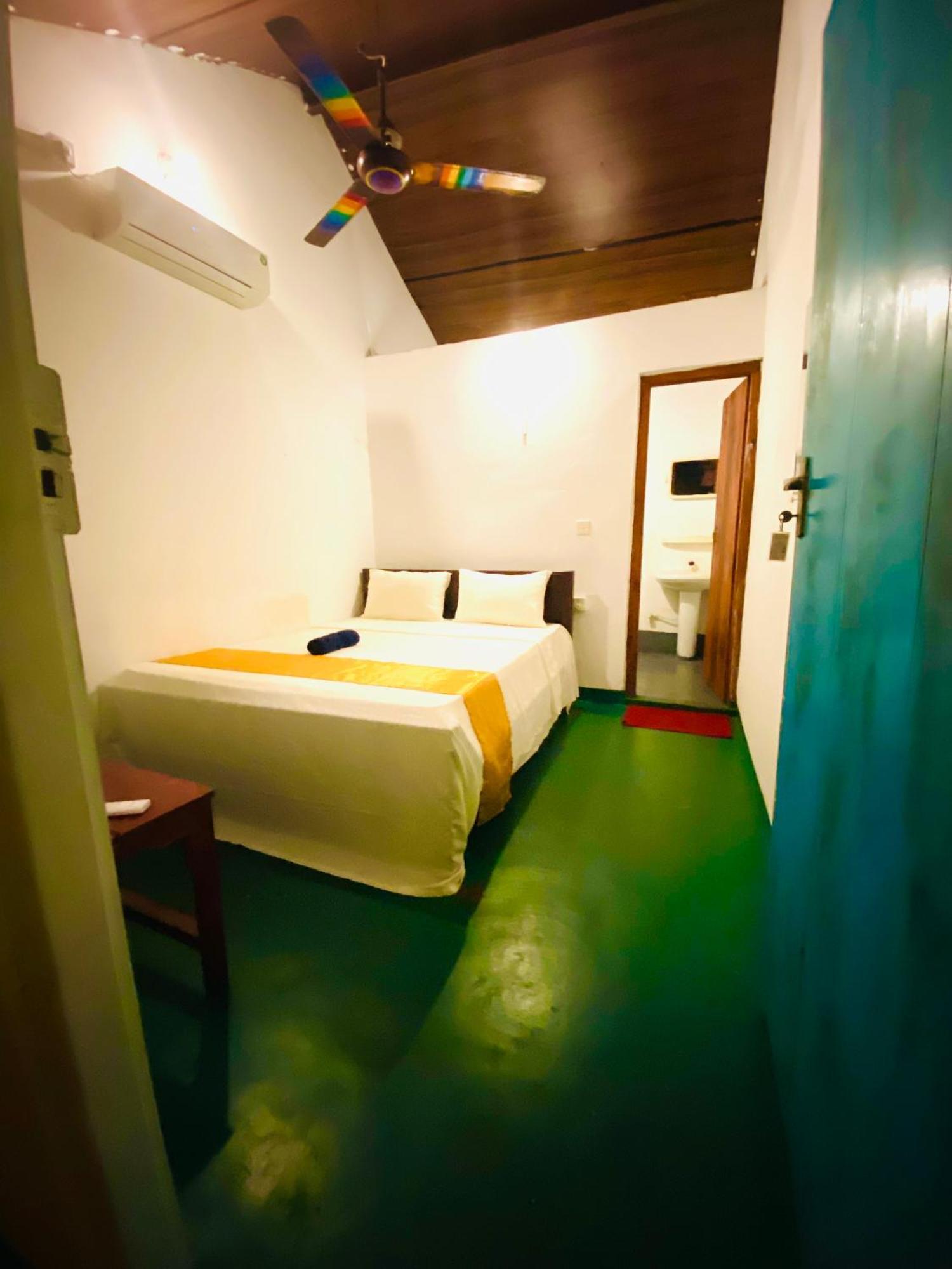 Marina Way Hotel Аругам Бей Екстериор снимка